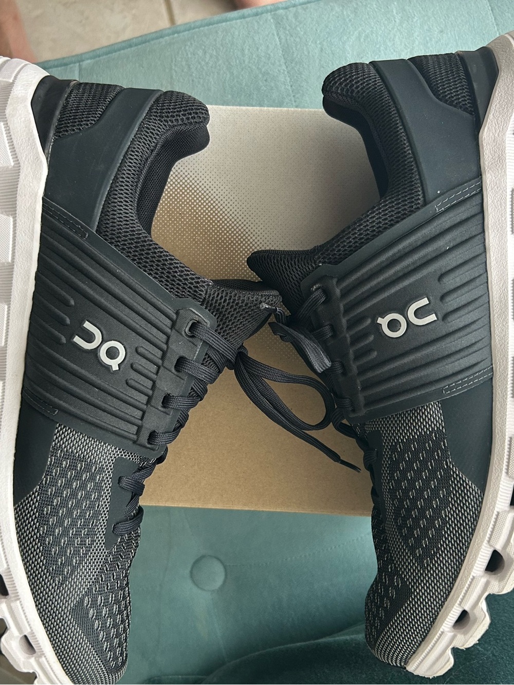 On Cloud Running Men's Cloudswift Sneakers in Black and White 9.5 m - Picture 5 of 8